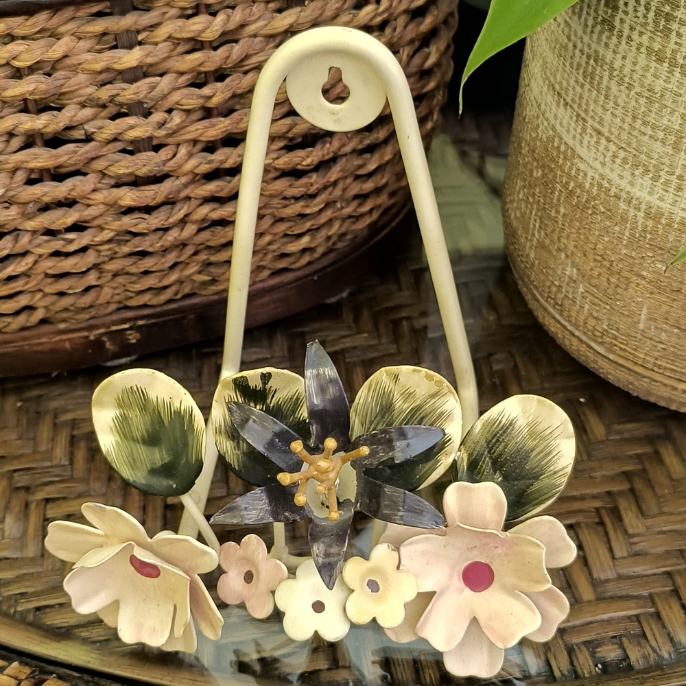 Italian Tole Plate / Frame Stand